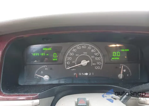 2003 Lincoln Town Car Cartier z USA, uszkodzony, nr VIN 1LNHM83W93Y652834